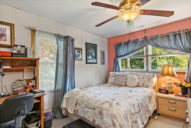 910 Division Street, Barrington, IL 60010