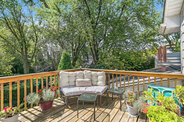 910 Division Street, Barrington, IL 60010