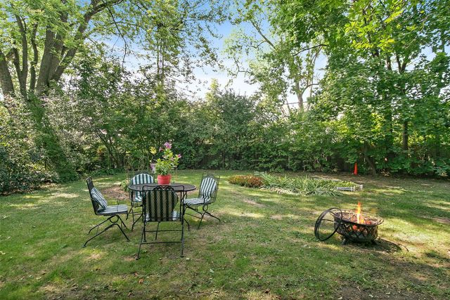 910 Division Street, Barrington, IL 60010