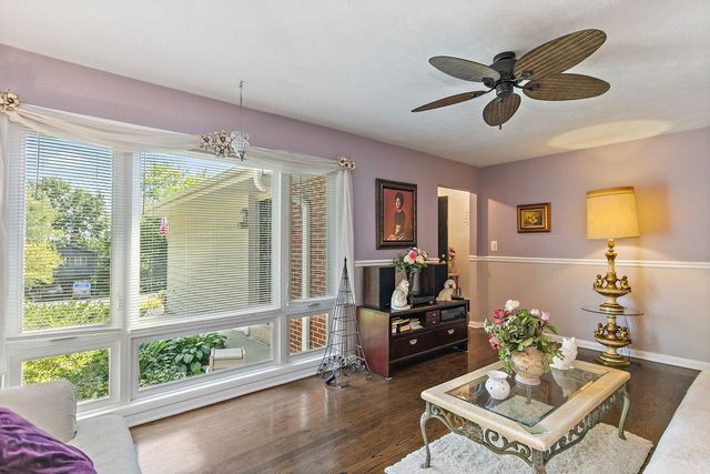 910 Division Street, Barrington, IL 60010