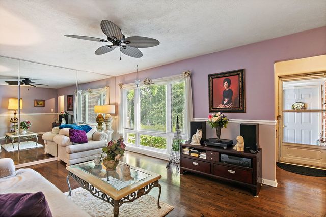 910 Division Street, Barrington, IL 60010