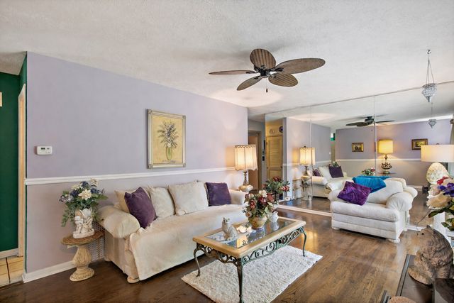 910 Division Street, Barrington, IL 60010