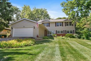 910 Division Street, Barrington, IL 60010