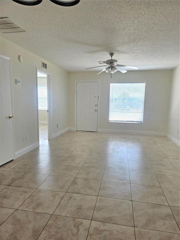 271 LA PAZ DRIVE, Kissimmee, FL 34743