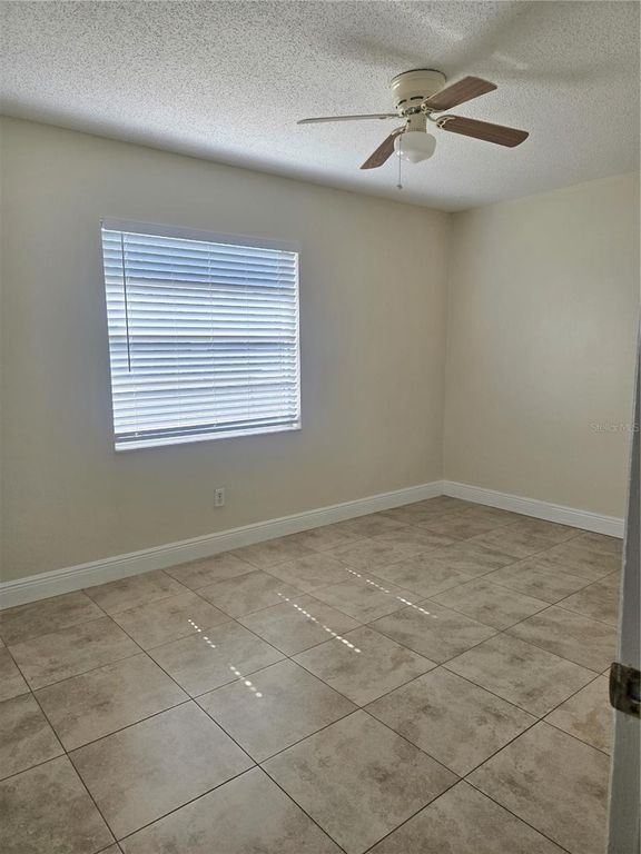 Image 12 of property listing at 271 LA PAZ DRIVE, Kissimmee, FL 34743