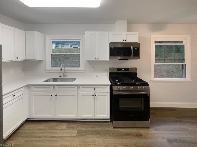 4043 Larkspur Place, Winston-salem, NC 27105