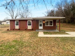 4043 Larkspur Place, Winston-salem, NC 27105