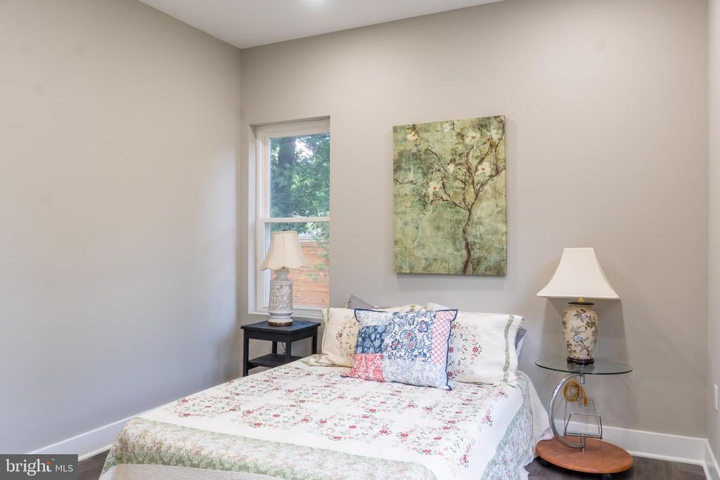 Image 10 of property listing at 9208 LANHAM SEVERN RD, Lanham, MD 20706