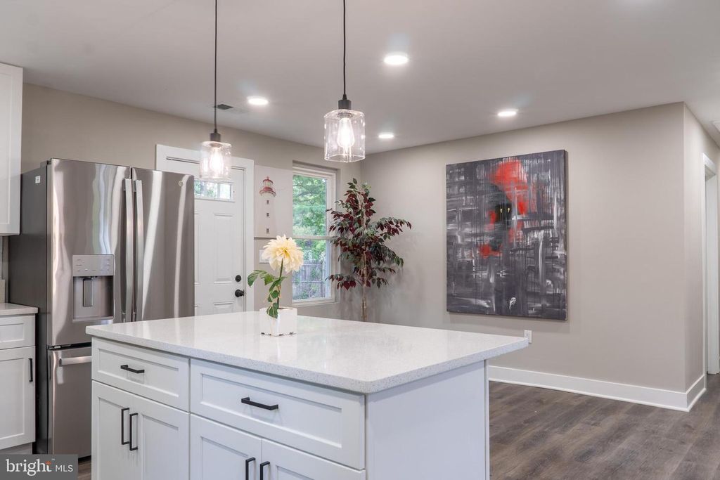 Image 18 of property listing at 9208 LANHAM SEVERN RD, Lanham, MD 20706