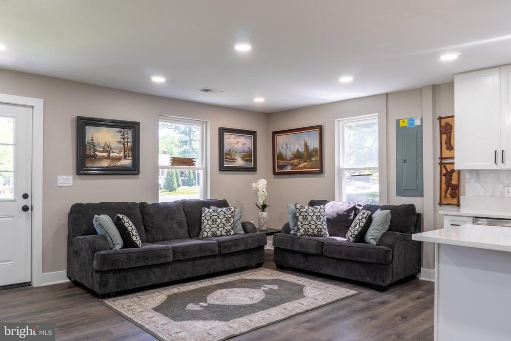 Image 22 of property listing at 9208 LANHAM SEVERN RD, Lanham, MD 20706