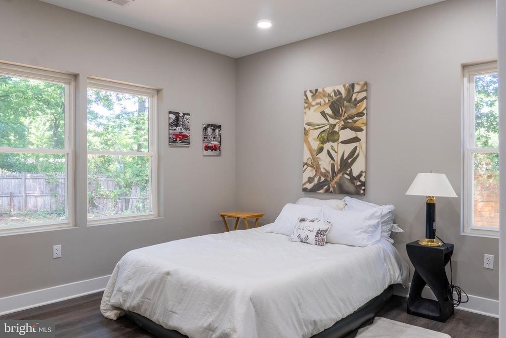 Image 4 of property listing at 9208 LANHAM SEVERN RD, Lanham, MD 20706