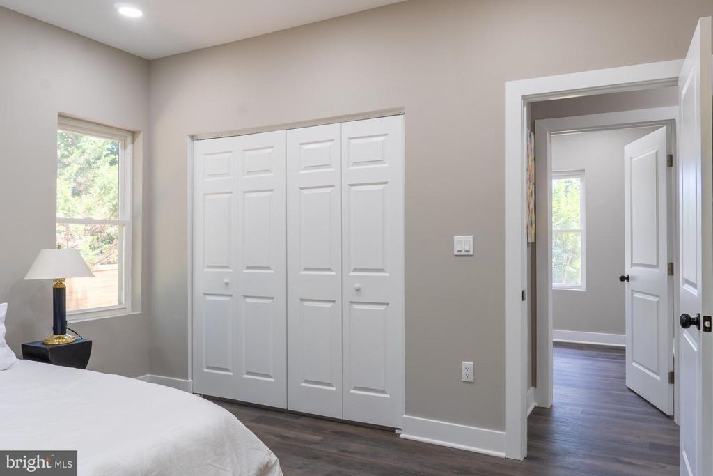 Image 5 of property listing at 9208 LANHAM SEVERN RD, Lanham, MD 20706