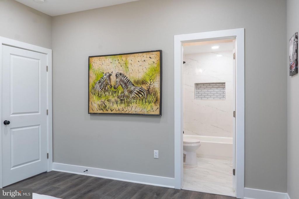 Image 7 of property listing at 9208 LANHAM SEVERN RD, Lanham, MD 20706