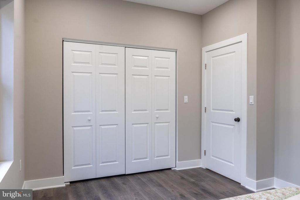 Image 9 of property listing at 9208 LANHAM SEVERN RD, Lanham, MD 20706