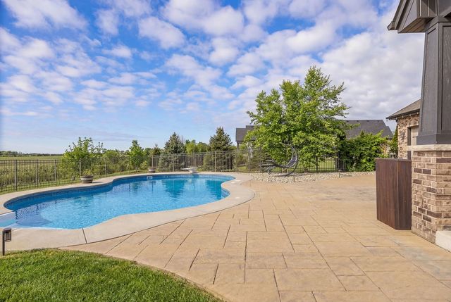 12549 S Old Farm Road, Manhattan, IL 60442