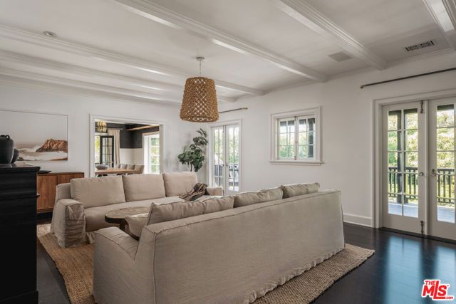 250 S Chadbourne Avenue, Los Angeles, CA 90049