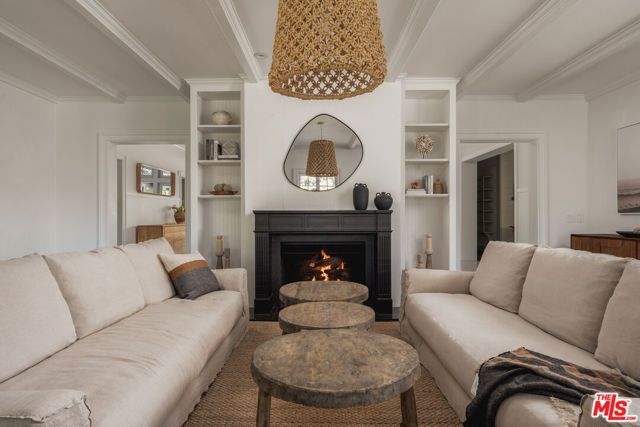 250 S Chadbourne Avenue, Los Angeles, CA 90049