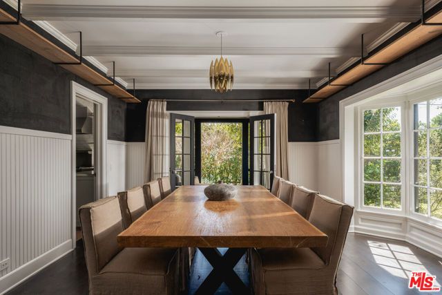 250 S Chadbourne Avenue, Los Angeles, CA 90049