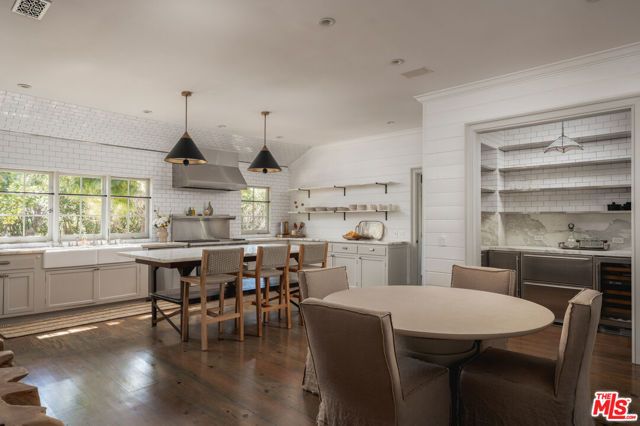 250 S Chadbourne Avenue, Los Angeles, CA 90049