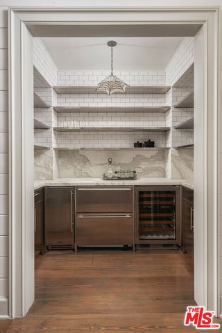 250 S Chadbourne Avenue, Los Angeles, CA 90049