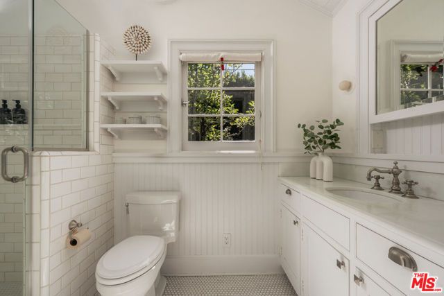 250 S Chadbourne Avenue, Los Angeles, CA 90049