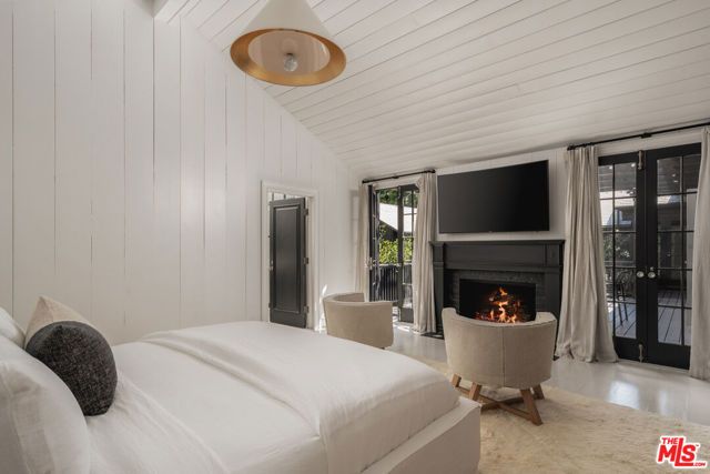 250 S Chadbourne Avenue, Los Angeles, CA 90049