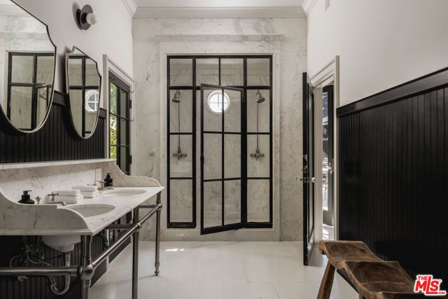 250 S Chadbourne Avenue, Los Angeles, CA 90049