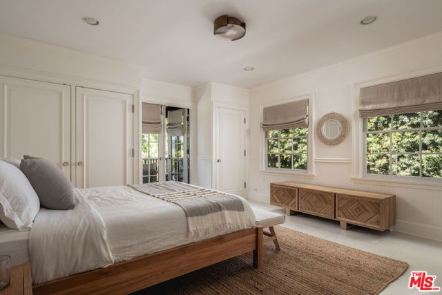 250 S Chadbourne Avenue, Los Angeles, CA 90049