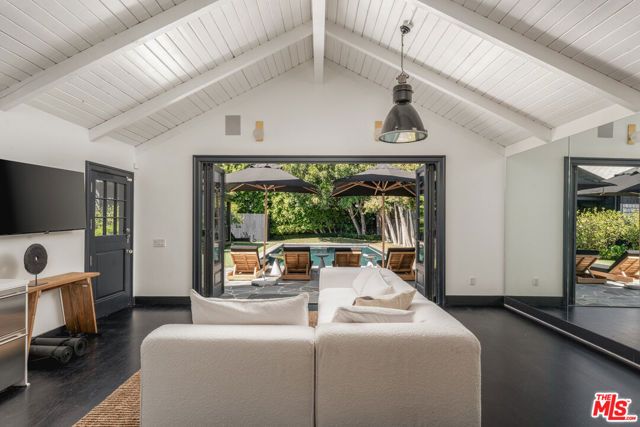 250 S Chadbourne Avenue, Los Angeles, CA 90049