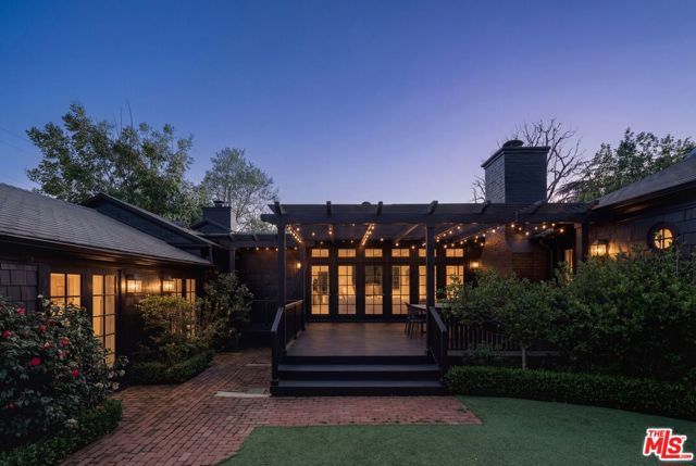 250 S Chadbourne Avenue, Los Angeles, CA 90049