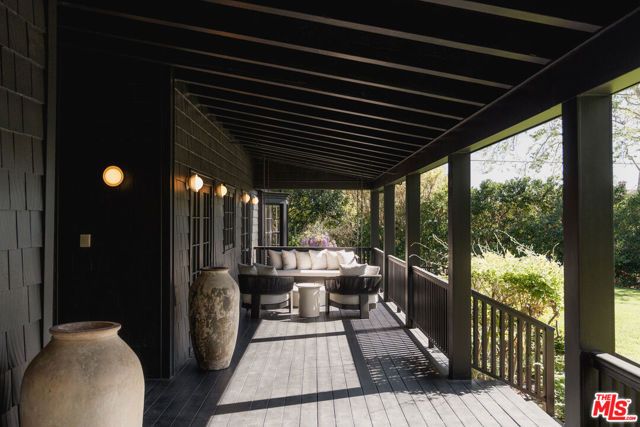 250 S Chadbourne Avenue, Los Angeles, CA 90049