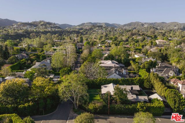 250 S Chadbourne Avenue, Los Angeles, CA 90049