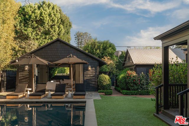 250 S Chadbourne Avenue, Los Angeles, CA 90049