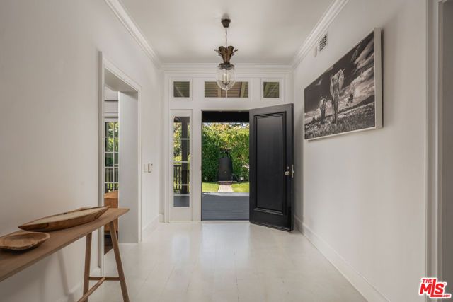 250 S Chadbourne Avenue, Los Angeles, CA 90049