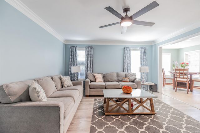 8994 Calvin Circle, Newburgh, IN 47630