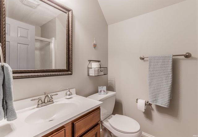 8994 Calvin Circle, Newburgh, IN 47630