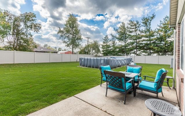 8994 Calvin Circle, Newburgh, IN 47630