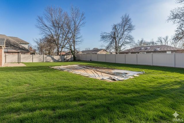 8994 Calvin Circle, Newburgh, IN 47630