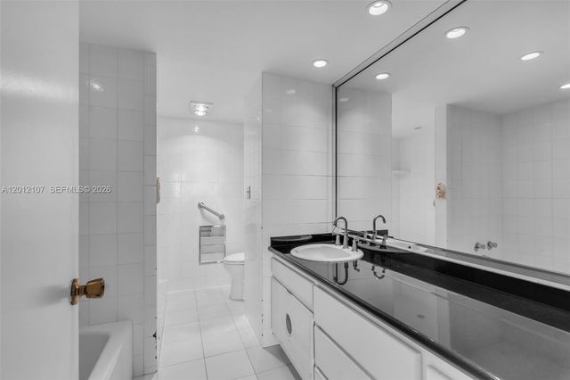 200 Ocean Lane Dr 407, Key Biscayne, FL 33149