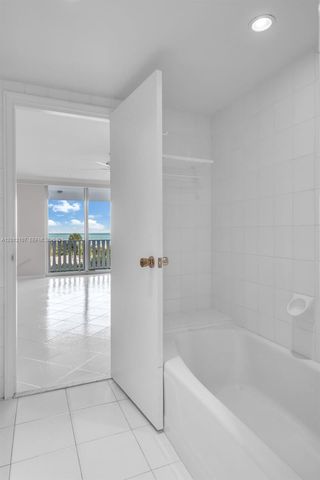 200 Ocean Lane Dr 407, Key Biscayne, FL 33149