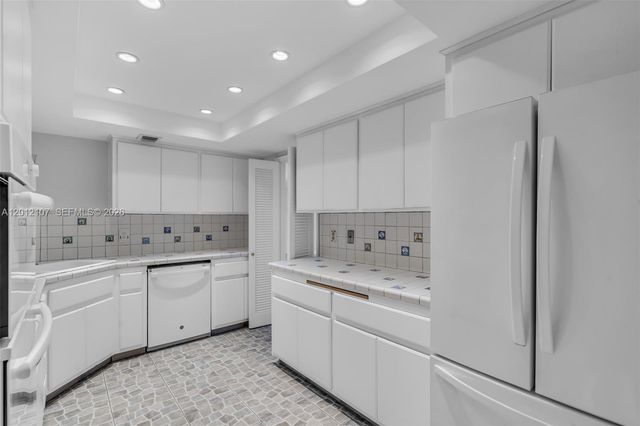 200 Ocean Lane Dr 407, Key Biscayne, FL 33149