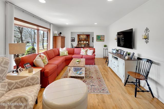 119 Sandspring Drive, Eatontown, NJ 07724