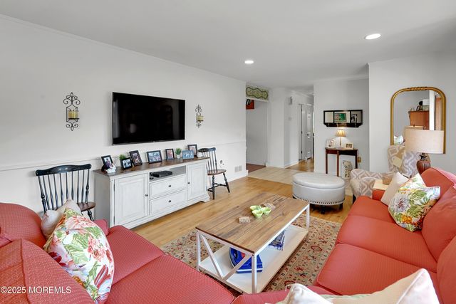 119 Sandspring Drive, Eatontown, NJ 07724