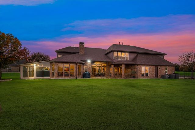 411 Crestfield Court, Sunnyvale, TX 75182