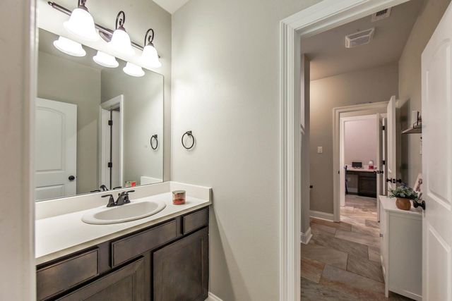 317 Highland Oaks Ave, Gray, LA 70359