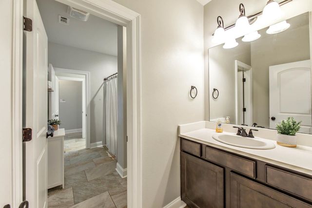 317 Highland Oaks Ave, Gray, LA 70359