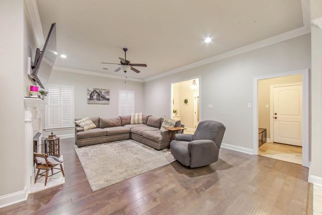 317 Highland Oaks Ave, Gray, LA 70359