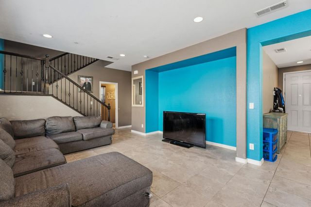 7374 E Giavanna Avenue, Fresno, CA 93737