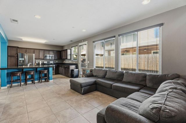 7374 E Giavanna Avenue, Fresno, CA 93737