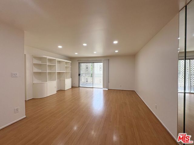 433 S Manhattan Place 112, Los Angeles, CA 90020